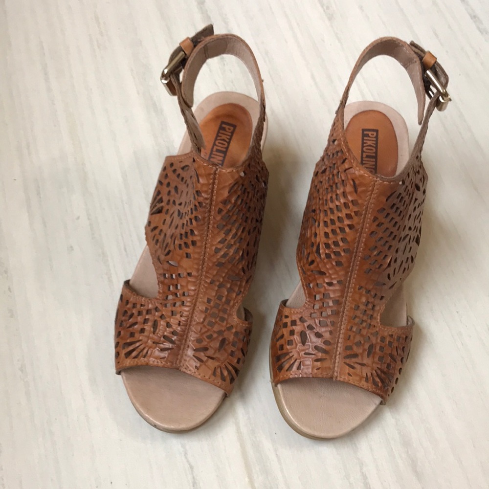 Pikolinos tan genuine leather sandal